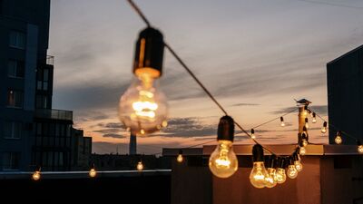 incandescent string light bulb